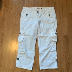 Juniors white capris
